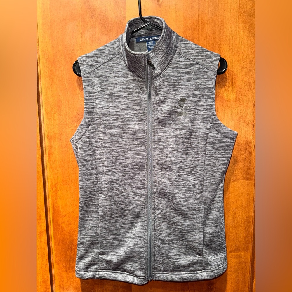 Devon & Jones Gray Shelby Vest